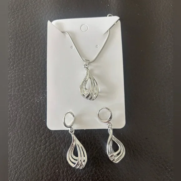 Elegant Necklace and Earring Jewelry Set - Picture 3 of 4